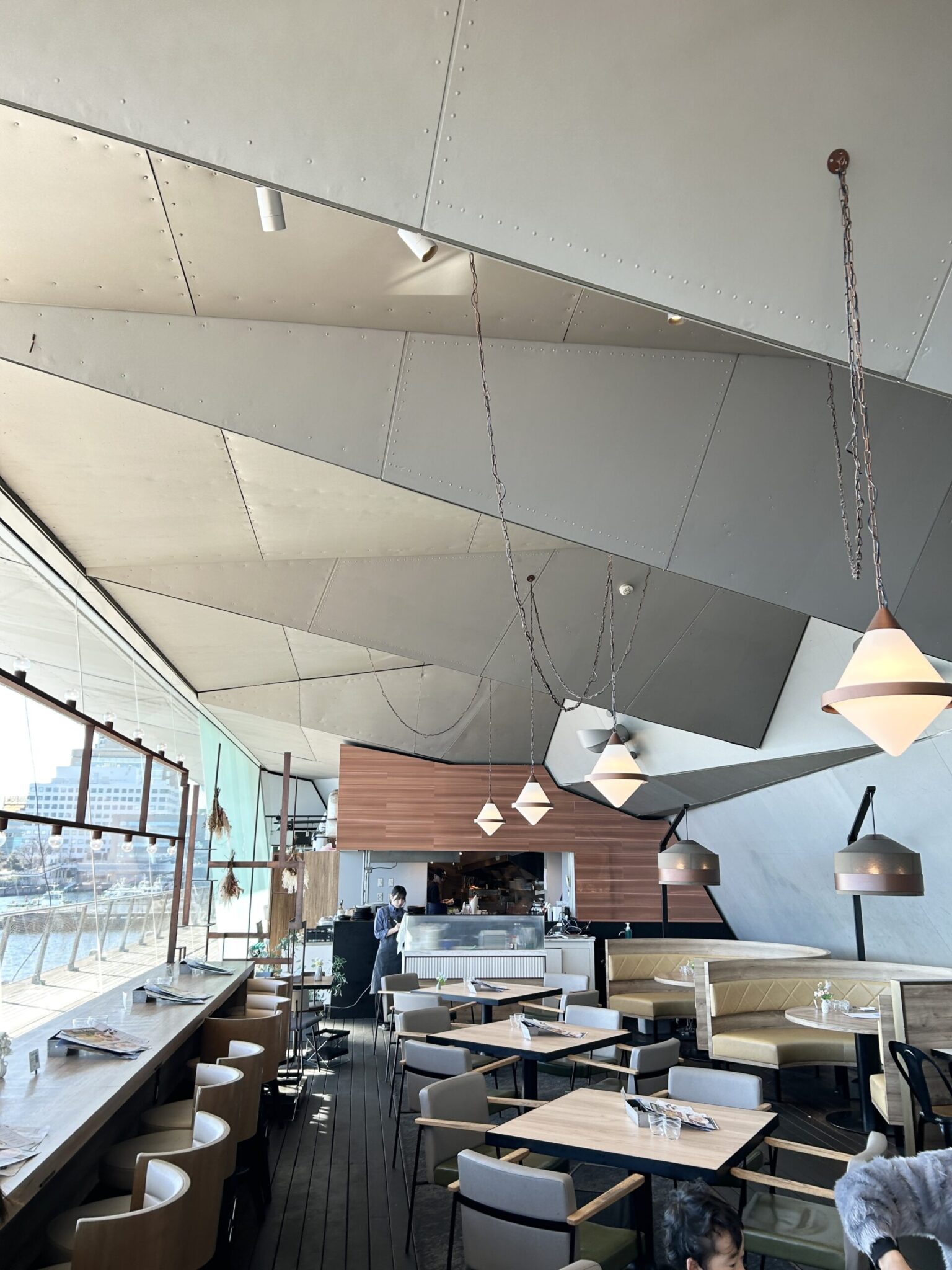 大桟橋の絶景を眺めながらの贅沢なカフェタイムcafe&dining blue terminal | オッサンのぼっちカフェツアーズ