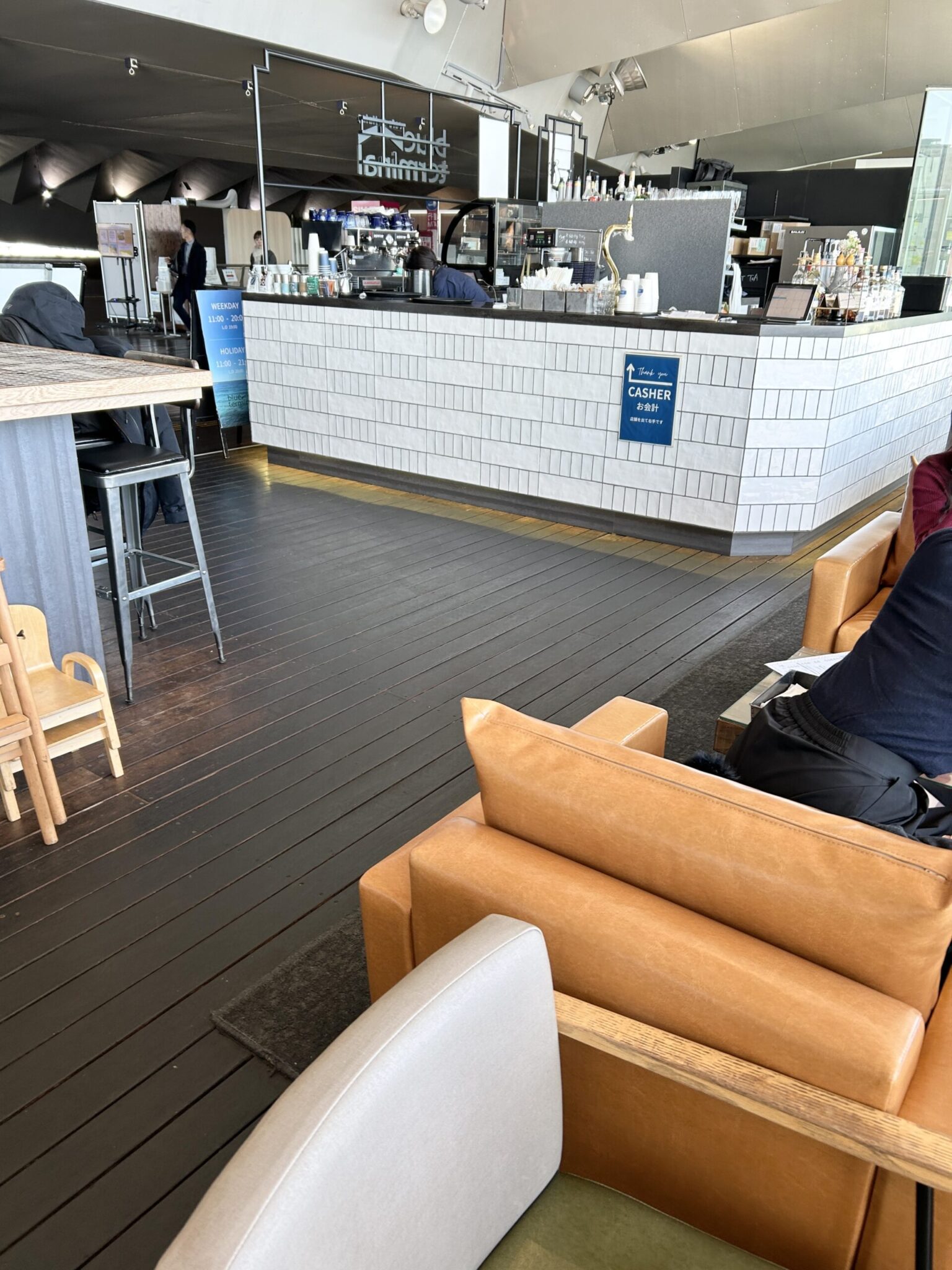 大桟橋の絶景を眺めながらの贅沢なカフェタイムcafe&dining blue terminal | オッサンのぼっちカフェツアーズ